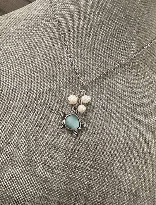 Ocean Mood Activated – Silver Sea Turtle & Pearl Charm Necklace